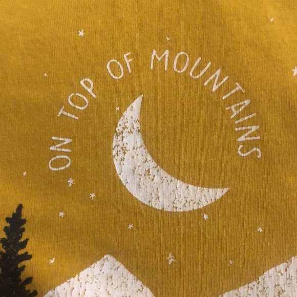 WIND RIVER OUTFITTERS Round Neck Short Sleeved Tee Gold Tones - Picture 5 of 7